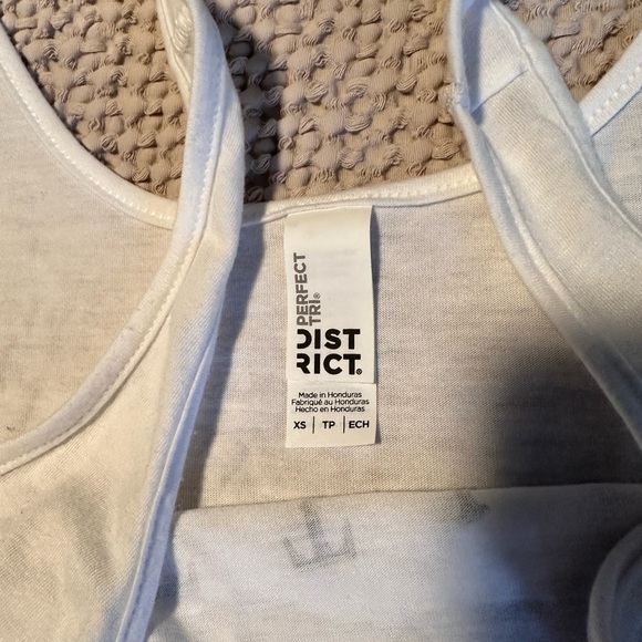 District White 'Gettin Hitched' Graphic Tank Top - Picture 2 of 2